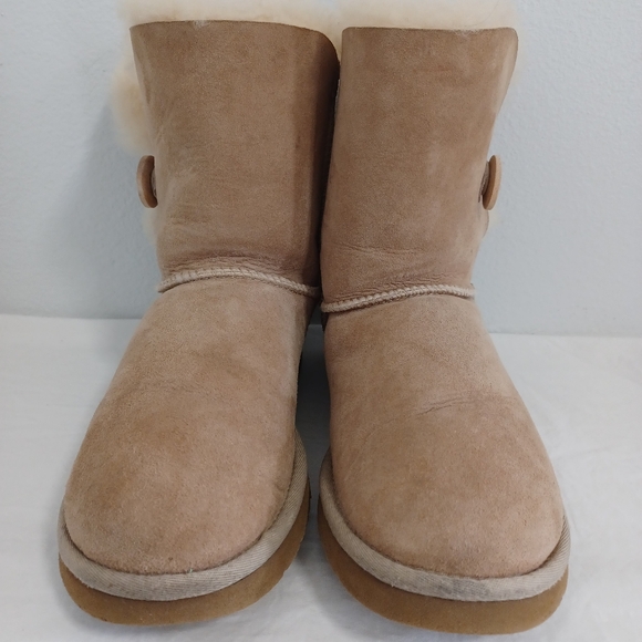 Ugg Bailey Button Tan Suede Leather Short Boots Women's Size 7 - Picture 2 of 14